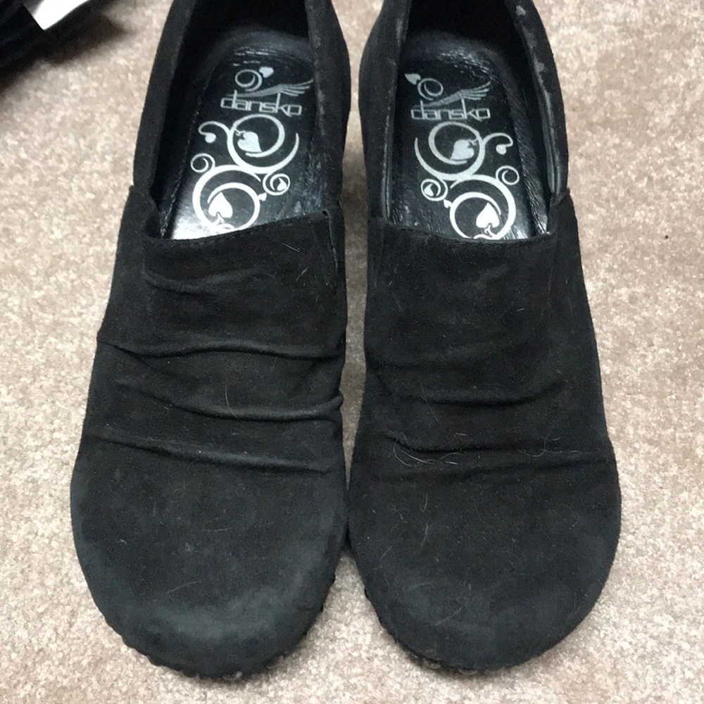 Dansko adorable black shoes